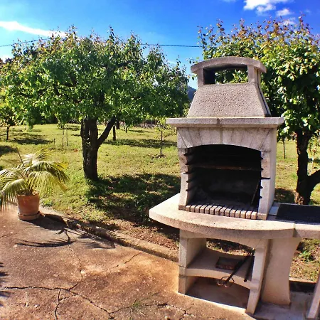 Βίλα Lovely 10 Minutes Walk To Center Square *